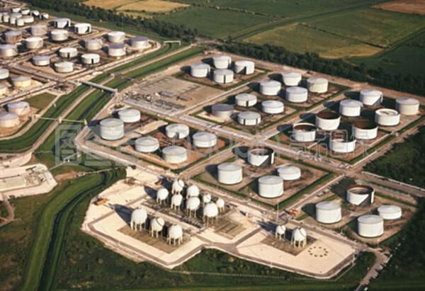空中景观-炼油厂储油罐